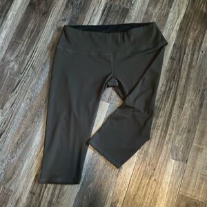 NWOT Dark Brown Cropped Leggings bu ODODOS